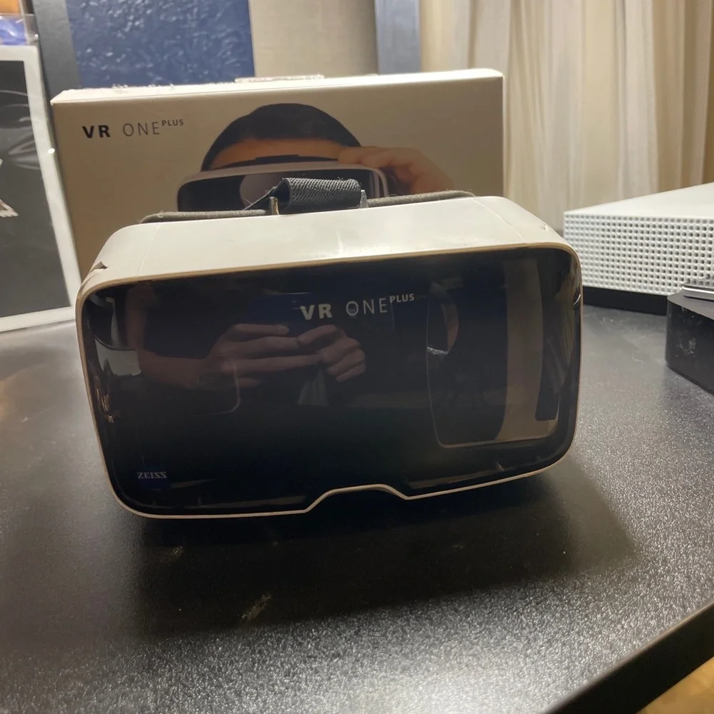ZEISS VR One Plus Virtual Reality Headset